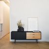 Černý lakovaný TV stolek Teulat Sierra 140 x 40 cm -fv-interier-25
