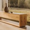 Dubový TV stolek Kave Home Alguema 200 x 40 cm -fv-interier-25