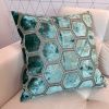 Mintově zelený sametový povlak na polštář Hexagon 43 x 43 cm -fv-interier-25