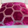 Růžový sametový povlak na polštář Hexagon 43 x 43 cm -fv-interier-25
