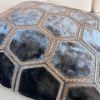 Šedý sametový povlak na polštář Hexagon 43 x 43 cm -fv-interier-25