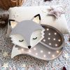 Šedá dřevěná dětská LED lampa Liška 36 cm -fv-interier-25