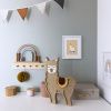 Béžová borovicová dětská LED lampa Lama 41,5 cm -fv-interier-25
