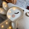 Béžová borovicová dětská LED lampa Králíček 38 cm -fv-interier-25