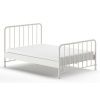 Bílá kovová postel Vipack Bronxx 140 x 200 cm -fv-interier-25