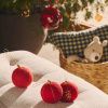 Set tří červených plstěných vánočních ozdob Kave Home Breshi 5 cm -fv-interier-25