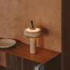 Dřevěná stolní LED lampa Kave Home Luba -fv-interier-25