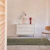 Bílá lakovaná komoda Kave Home Vedrana 110 x 40 cm -fv-interier-25