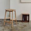 Dubová barová židle s výpletem Kave Home Enit 65 cm -fv-interier-25