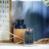 Velká vonná svíčka Yankee Candle Bayside Cedar Signature -fv-interier-25