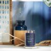 Velká vonná svíčka Yankee Candle Lakefront Lodge Signature -fv-interier-25