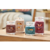 Střední vonná svíčka Yankee Candle Autumn Daydream Signature -fv-interier-25