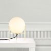 Opálově bílá skleněná stolní lampa Alton -fv-interier-25