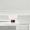 Opálově bílá skleněná stolní lampa Milford s kovovou podstavou -fv-interier-25
