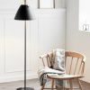 Černá kovová stojací lampa Strap 155 cm
