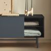Antracitově šedý lakovaný TV stolek Teulat Nube 180 x 40 cm -fv-interier-25