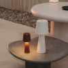 Bílá kovová zahradní stolní LED lampa Kave Home Arenys M -fv-interier-25