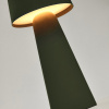 Zelená kovová zahradní stolní LED lampa Kave Home Arenys M -fv-interier-25