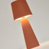 Terakotově červená kovová zahradní stolní LED lampa Kave Home Arenys S -fv-interier-25