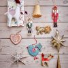 Set šesti dřevěných vánočních ozdob Bloomingville Nikita 13 cm -fv-interier-25