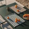 Tmavě zelený kovový zahradní set stolu a lavic Kave Home Sotil -fv-interier-25