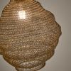 Zlaté kovové závěsné světlo Kave Home Sarraco 30 cm -fv-interier-25Zlaté kovové závěsné světlo Kave Home Sarraco 30 cm