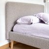 Světle šedý bouclé potah na postel Kave Home Dyla 160 x 200 cm -fv-interier-25