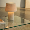 Bílá mramorová stolní lampa Kave Home Alaro -fv-interier-25