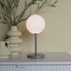 Zelená kovová stolní lampa WLL HUB -fv-interier-25