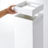 Bílý kovový odpadkový koš Yamazaki Tall 27 l -fv-interier-25