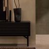 Černý dubový TV stolek Kave Home Lenon 200 x 35 cm -fv-interier-25