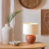 Hnědá keramická stolní lampa Taper -fv-interier-25