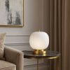 Opálově bílá skleněná stolní lampa Nova Luce Lato se zlatou podstavou 22,5 cm -fv-interier-25