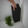 Černý kovový stojan na toaletní papír Yamazaki Tower 38,5 cm -fv-interier-25