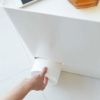 Bílý kovový stojan na toaletní papír Yamazaki Tower II. 48 cm -fv-interier-25