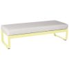 Bílá čalouněná lavice Fermob Bellevie 148 cm s citronově žlutou podnoží