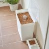 Bílý plastový zásobník krmiva Yamazaki Tower 25 l -fv-interier-25