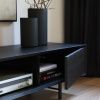 Černý dubový TV stolek Aurora 178 x 46 cm -fv-interier-25