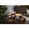 Malá vonná svíčka Woodwick, Black Cherry -fv-interier-25