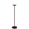 Třešňově červená venkovní LED lampa Fermob MOOON! 134 cm