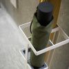 Bílý kovový stojan na deštníky Yamazaki Tower -fv-interier-25
