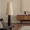 Černobílá kovová stojací lampa Kave Home Senni 129,5 cm -fv-interier-25