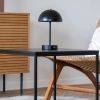 Černá kovová nabíjecí stolní LED lampa Halle -fv-interier-25