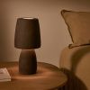 Hnědá terakotová stolní lampa Kave Home Tandy -fv-interier-25