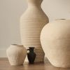 Bílá váza Kave Home Pria 72 cm -fv-interier-25