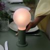 Kaktusově zelená nabíjecí stolní LED lampa Fermob Aplo 26,5 cm -fv-interier-25