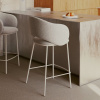 Béžová čalouněná barová židle Kave Home Maina 65 cm -fv-interier-25