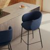 Modrá čalouněná barová židle Kave Home Maina 65 cm -fv-interier-25