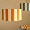 Modré pruhované stínidlo Kave Home Ciral 40 cm -fv-interier-25