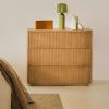 Dubová komoda Kave Home Helvine 90 x 50 cm -fv-interier-25